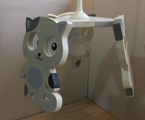 Cica, fehér csillár