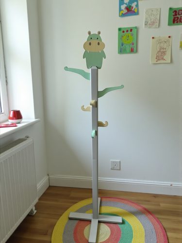 Szürke gyermek szobainas fából, viziló dísszel 