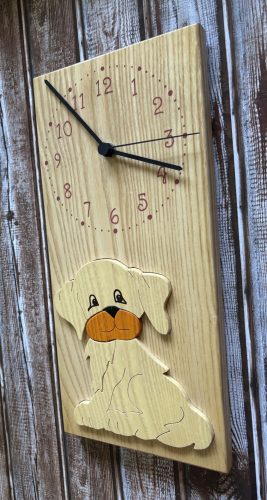 Kutyás óra fából